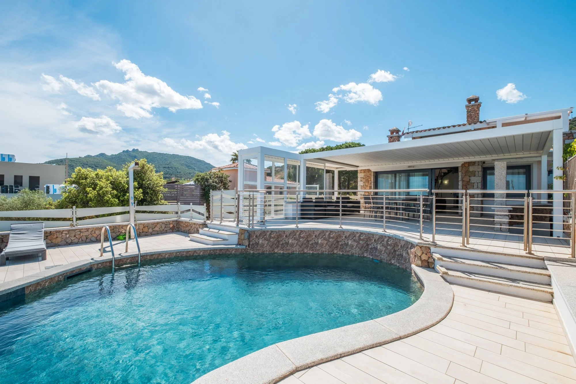 Villa con piscina in Sardegna